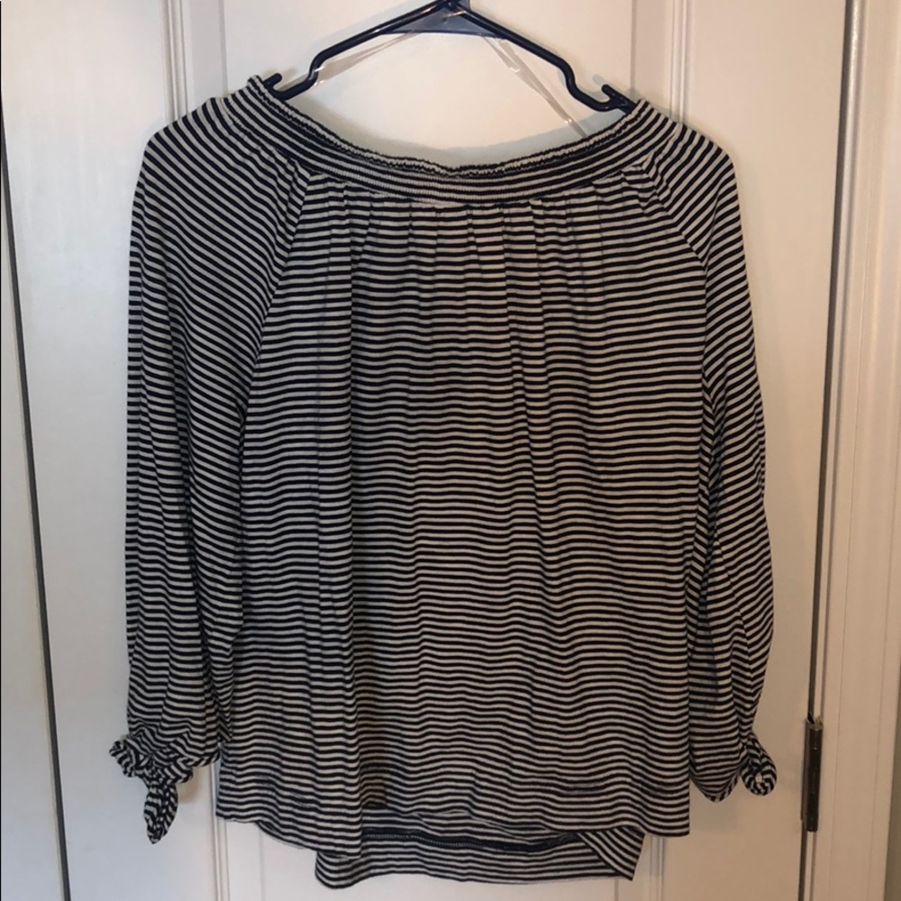 Off the shoulder black & white top!